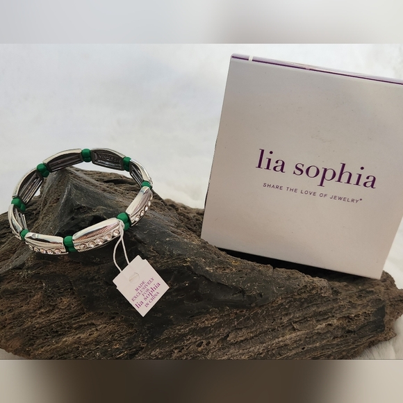 NWT Lia Sophia Green cut crystal bracelet - Picture 5 of 7
